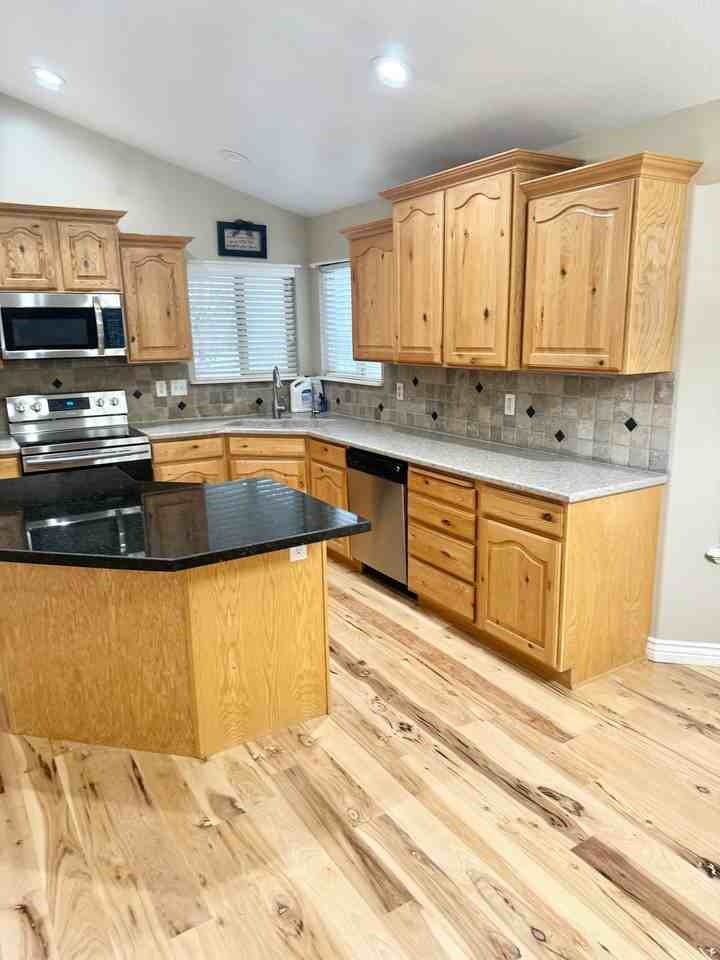 10369 S.W. - Photo 5 of 20