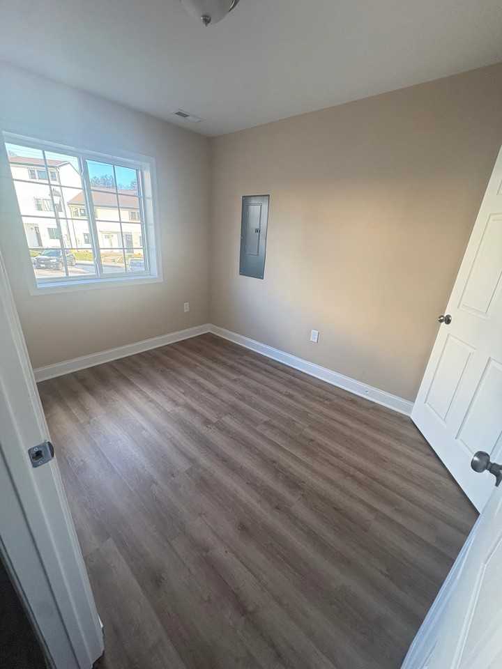 302 Hendrickson Ln - Photo 4 of 18