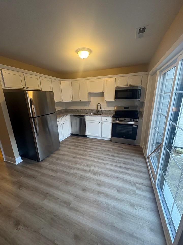 302 Hendrickson Ln - Photo 7 of 18