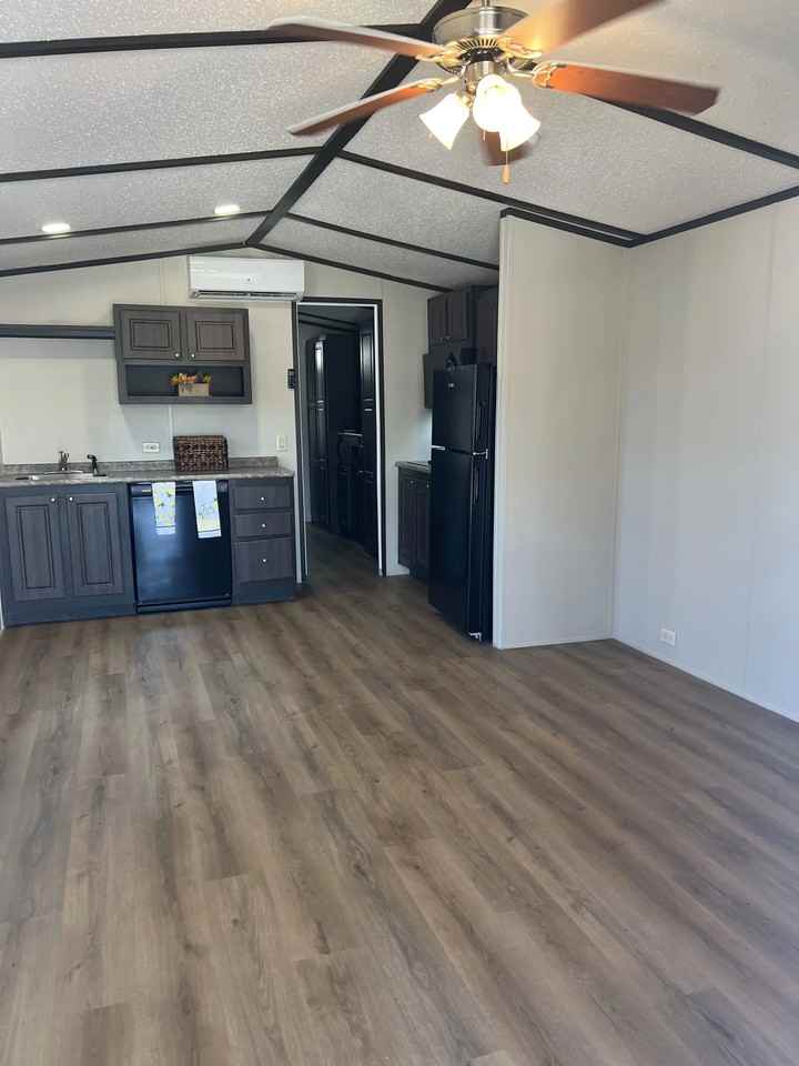 5214 Guthrie St - Photo 3 of 18