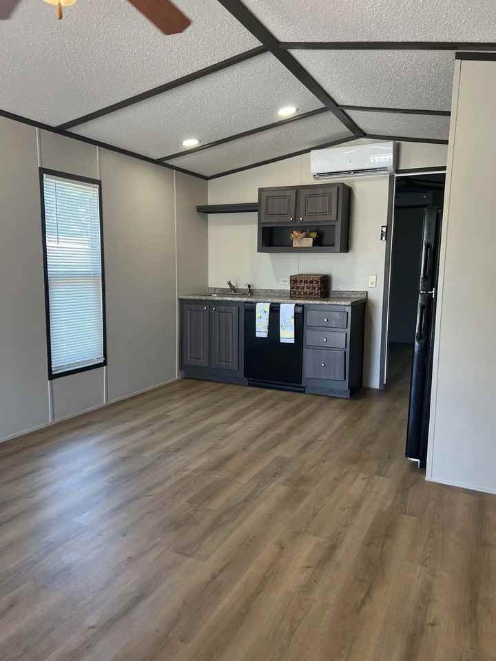 5214 Guthrie St - Photo 4 of 18