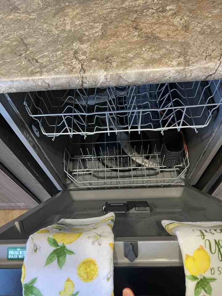 5214 Guthrie St - Photo 7 of 18