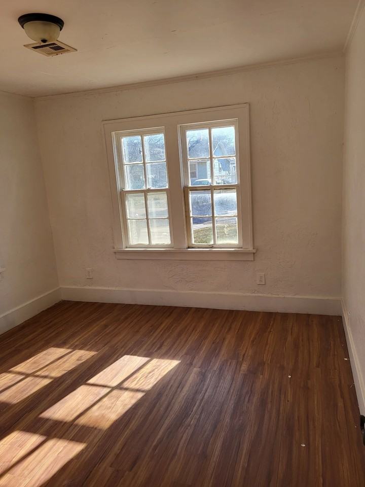 1521 Nw 45th St - Photo 4 of 9