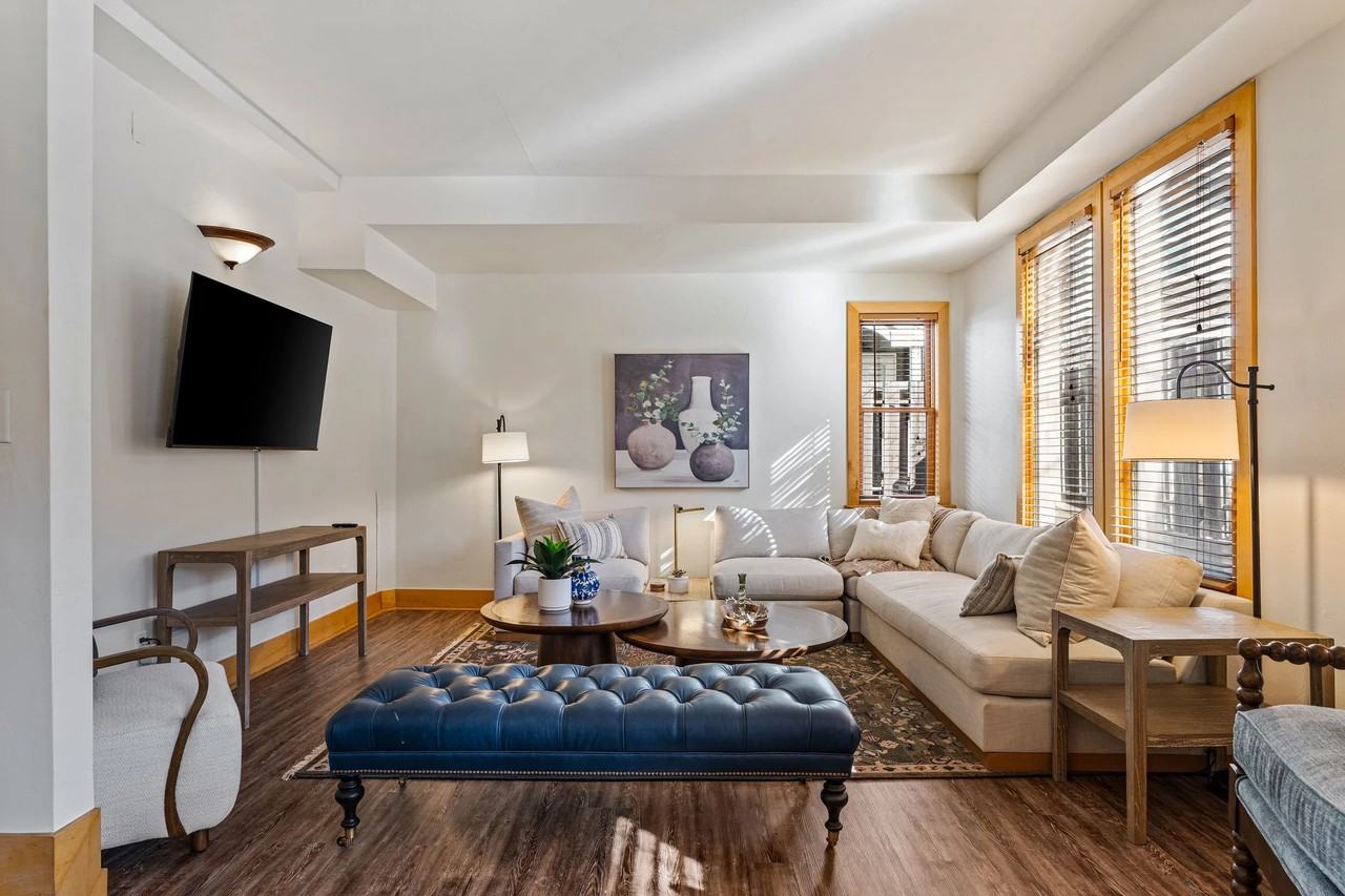 1488 Park Ave - Photo 5 of 19