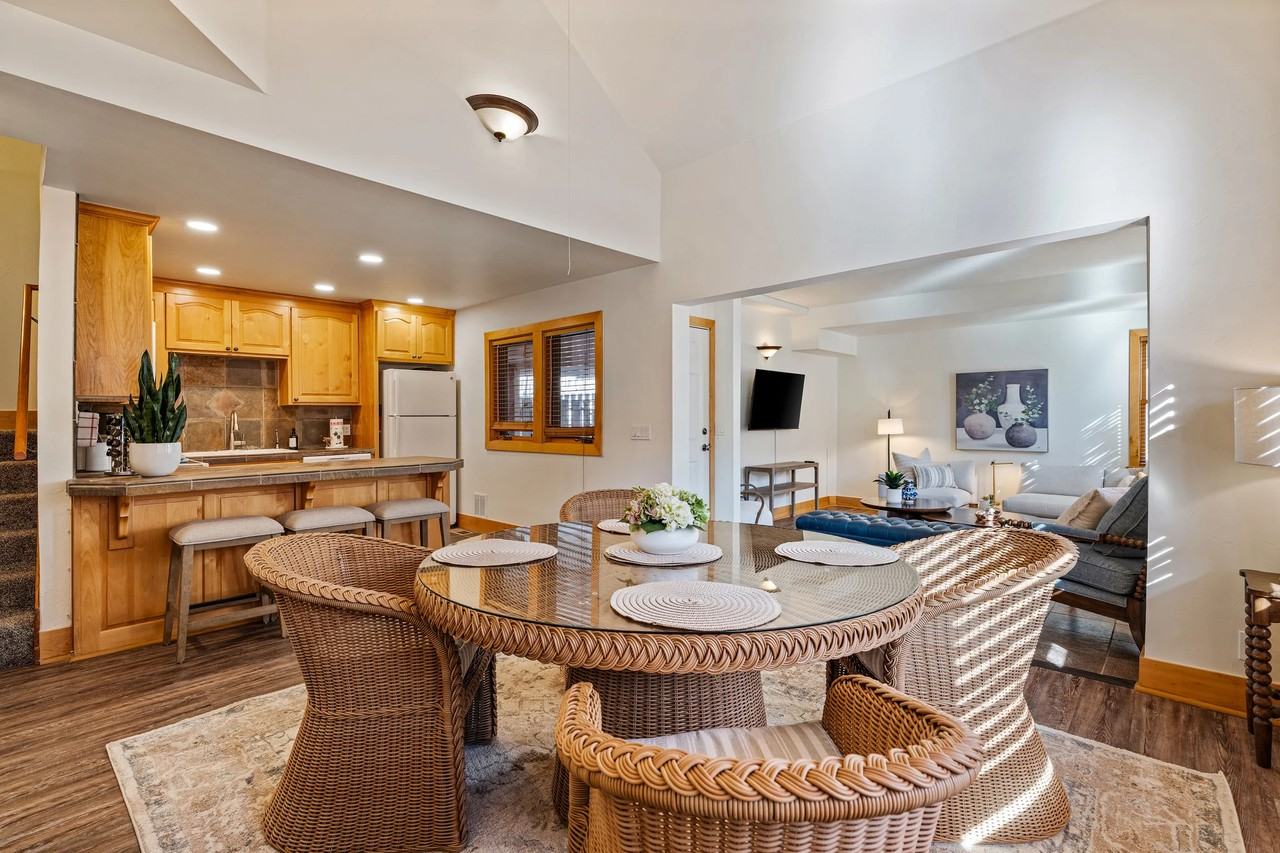 1488 Park Ave - Photo 7 of 19