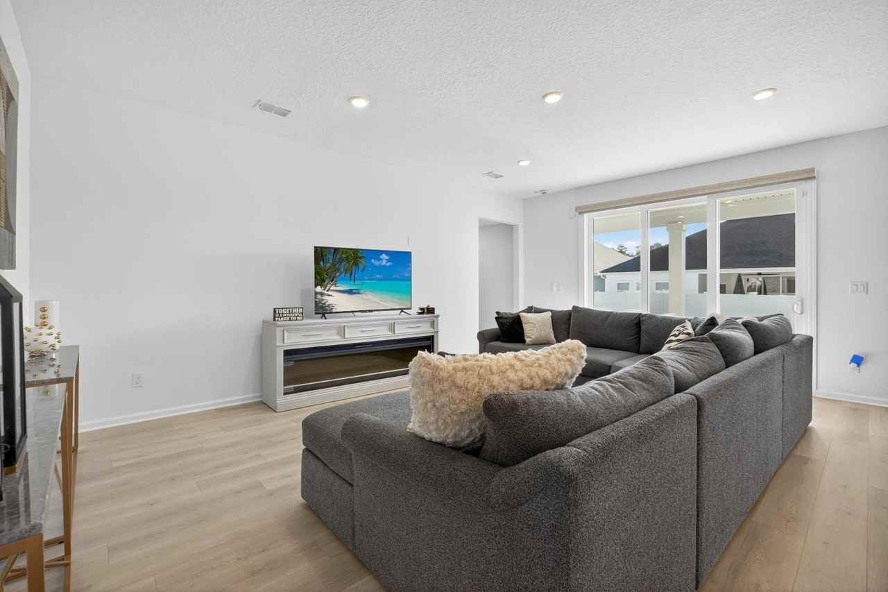 2113 Featheredge Way - Photo 5 of 20