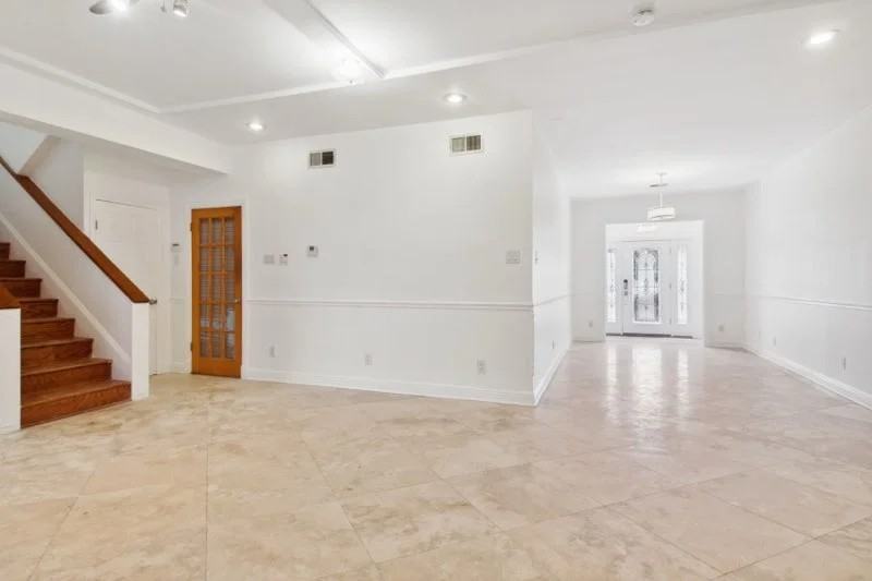 4601 Iberville St - Photo 2 of 13