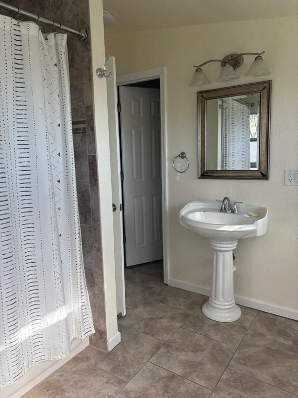 340 Carrousel Ct - Photo 6 of 10