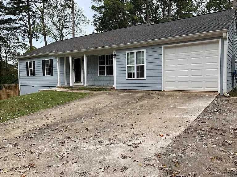 2379 Selman Dr - Photo 2 of 14