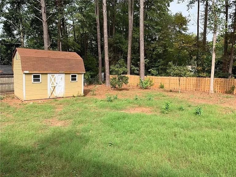 2379 Selman Dr - Photo 4 of 14