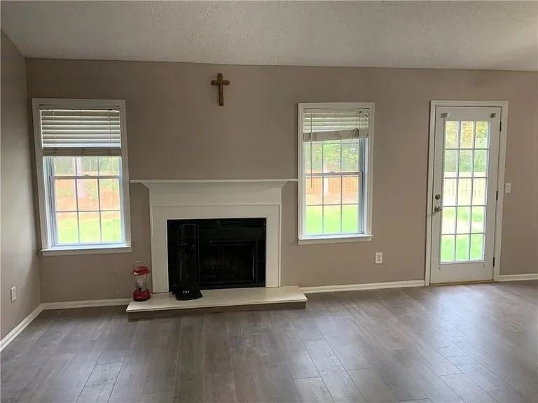 2379 Selman Dr - Photo 6 of 14