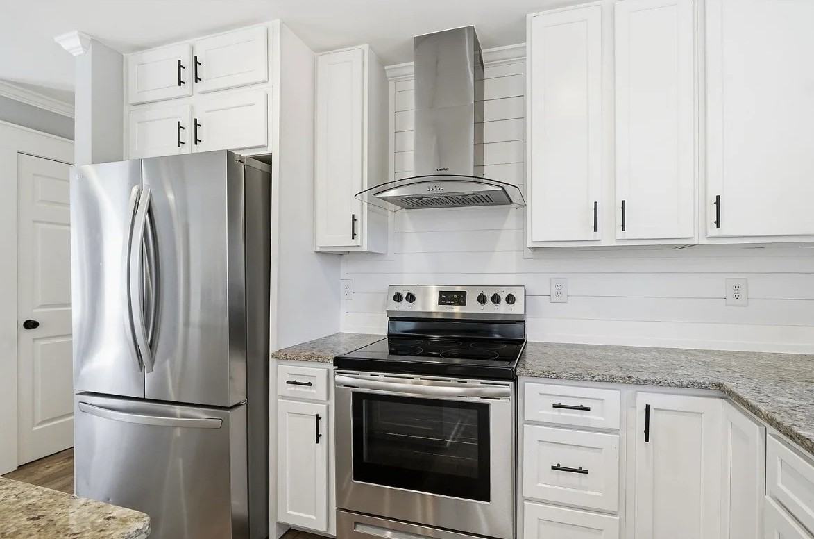 445 Arnold Ave - Photo 2 of 15