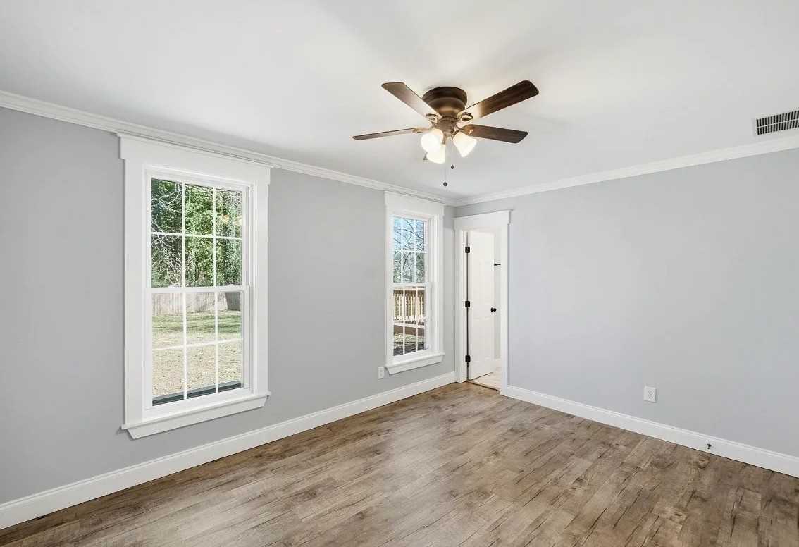 445 Arnold Ave - Photo 7 of 15