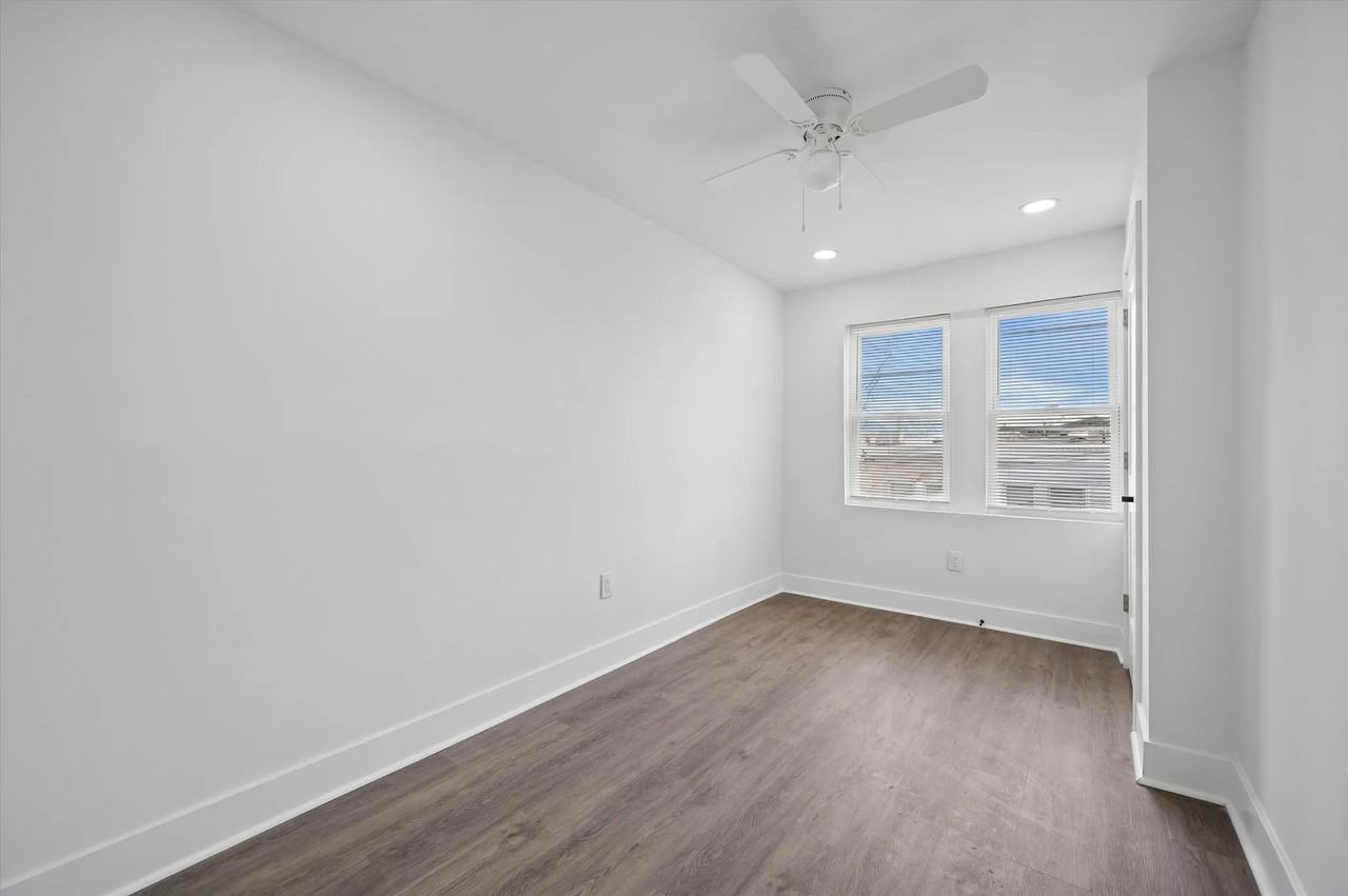 5815 N 21st St - Photo 6 of 11