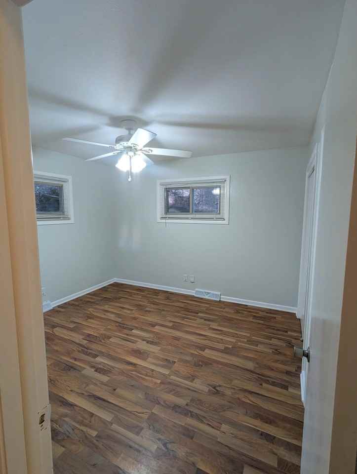 2422 W Columbine Ln - Photo 2 of 15