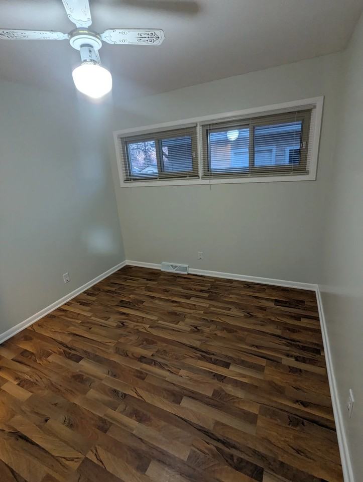 2422 W Columbine Ln - Photo 4 of 15