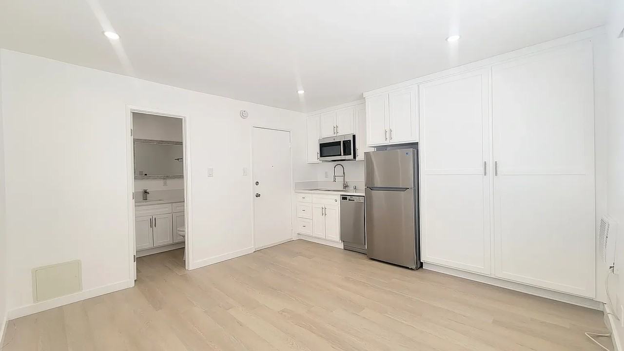 1818 N New Hampshire Ave #204A - Photo 6 of 18