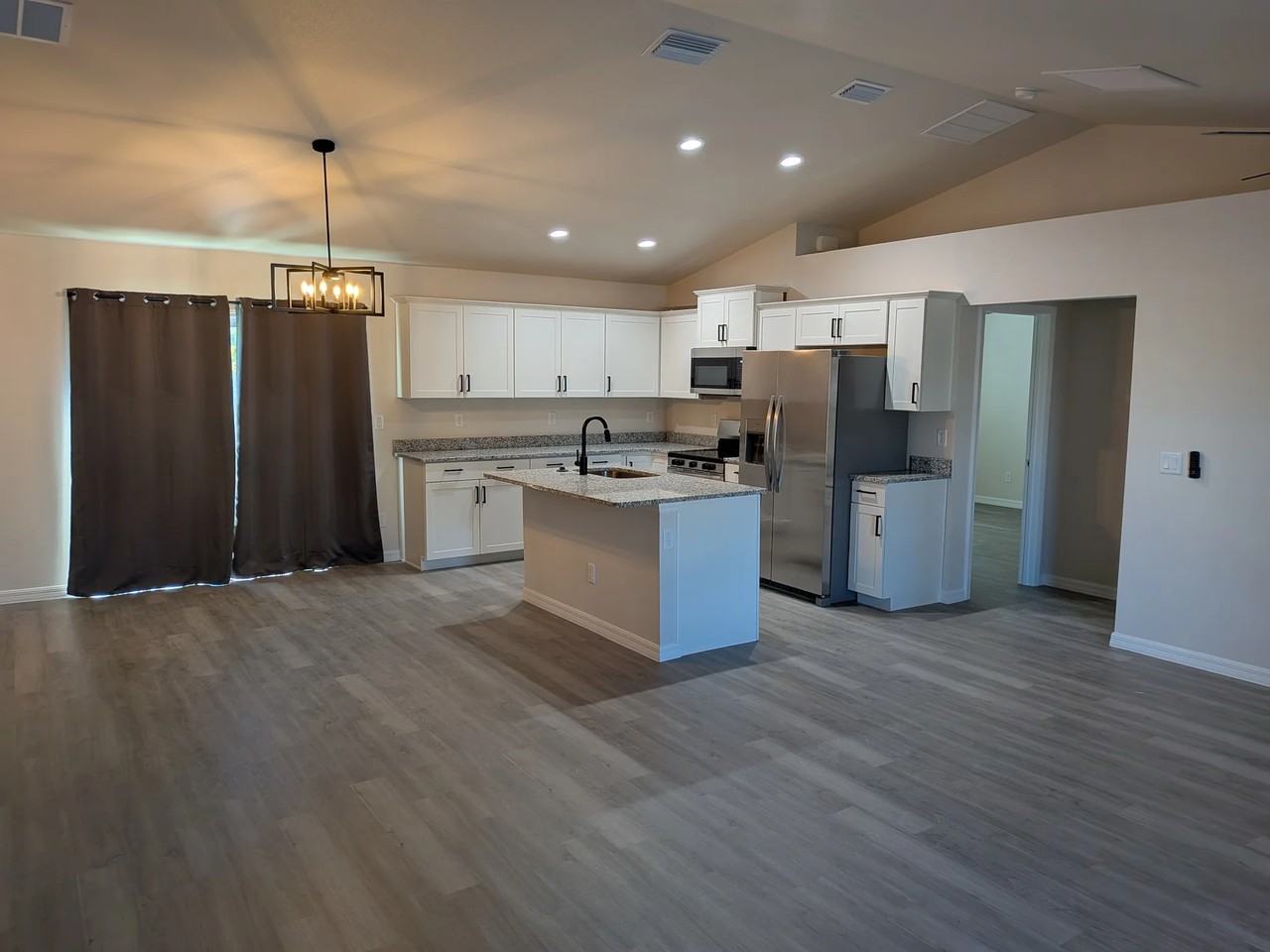 7352 Quarry St - Photo 7 of 20