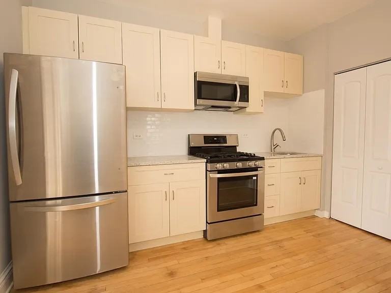 2940 N Allen Ave #2 - Photo 2 of 13