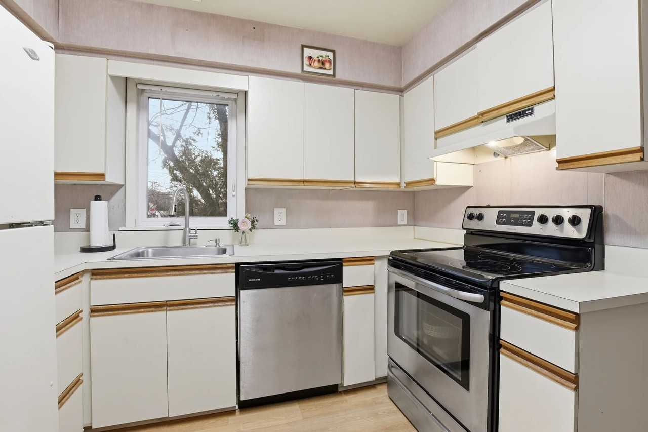 700 10th St #1 - Photo 5 of 10