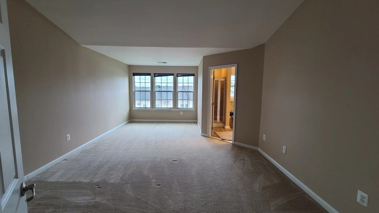 202 Tidewater Ter - Photo 3 of 12