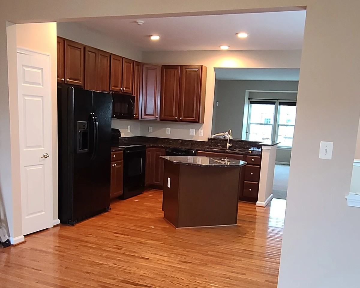 202 Tidewater Ter - Photo 5 of 12