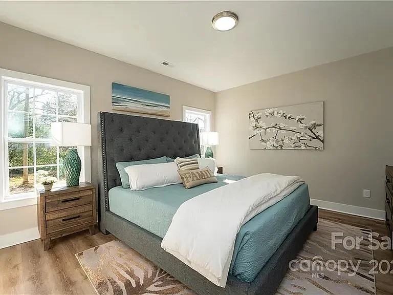 301 S Cloudman St - Photo 2 of 14