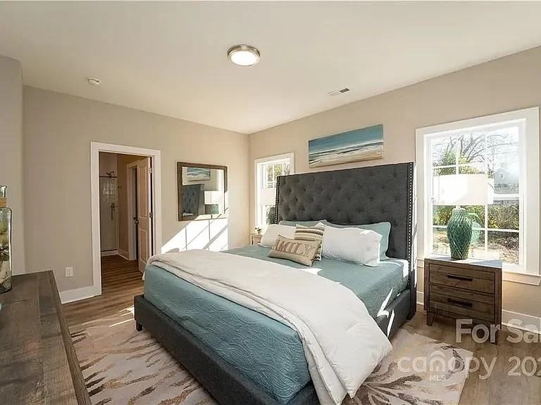 301 S Cloudman St - Photo 3 of 14