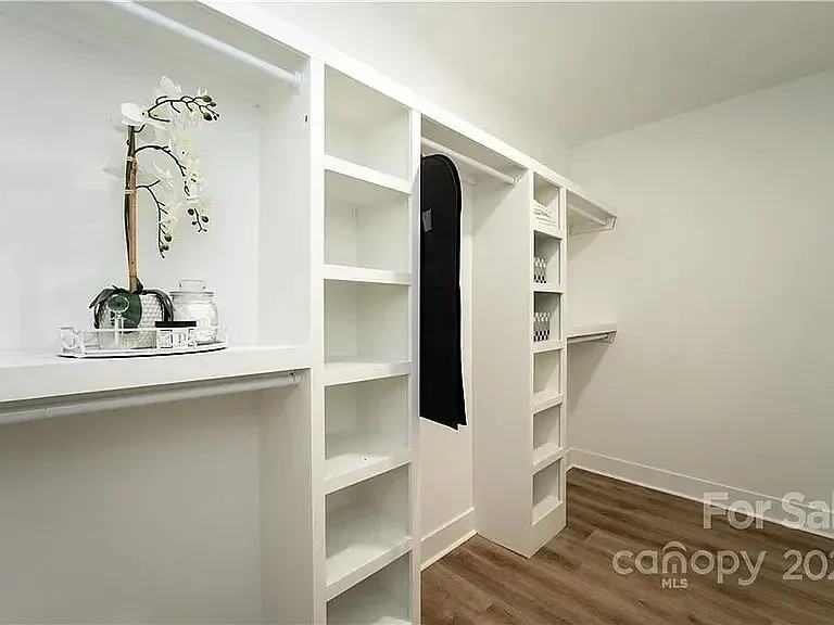 301 S Cloudman St - Photo 4 of 14