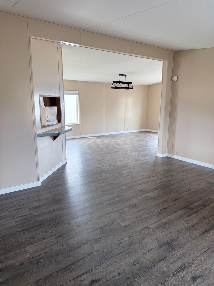551 Vics Ln - Photo 3 of 20