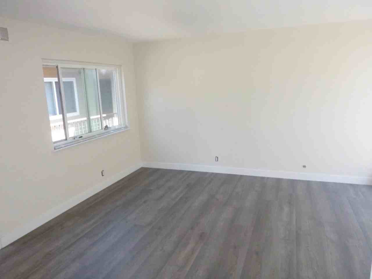 1805 8th Ave - Photo 5 of 15