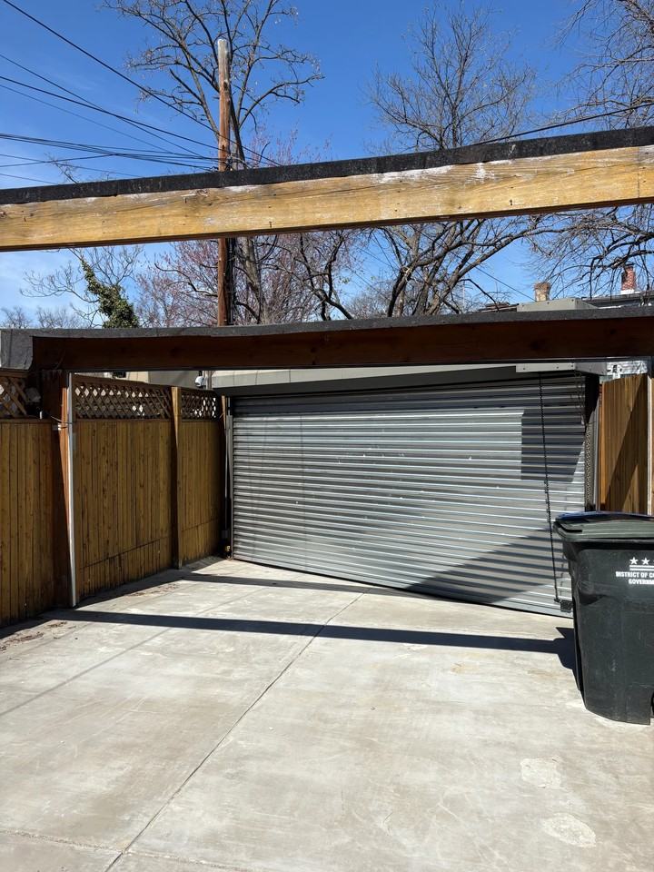 1608 Potomac Ave Se - Photo 5 of 6