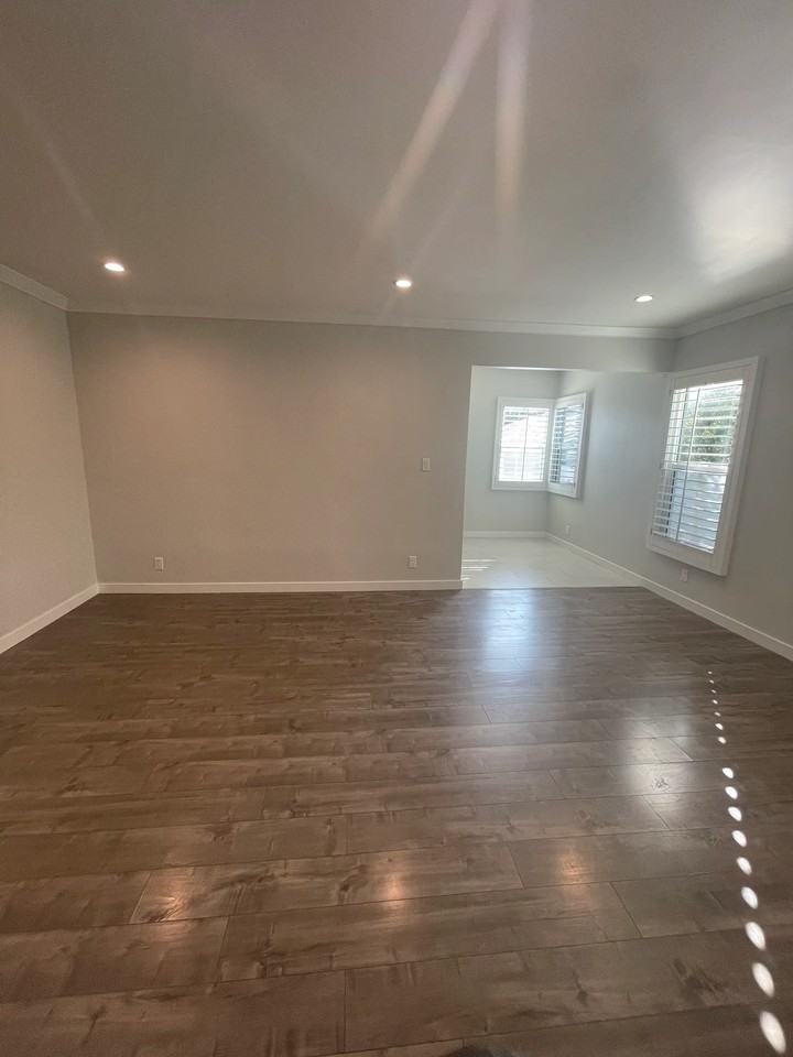 5410 Packard St - Photo 2 of 11