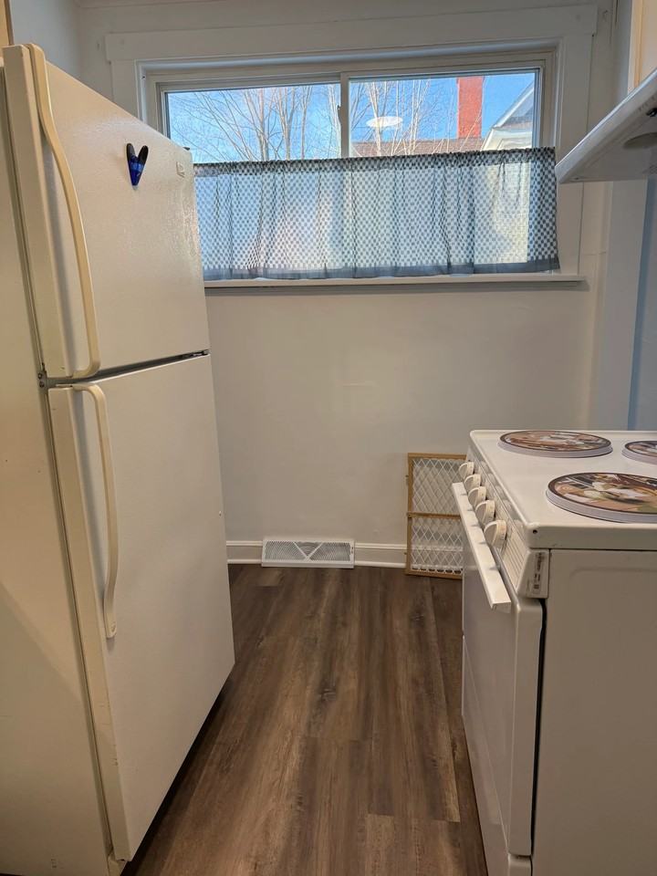 544 S 1st Ave #2 - Photo 4 of 12