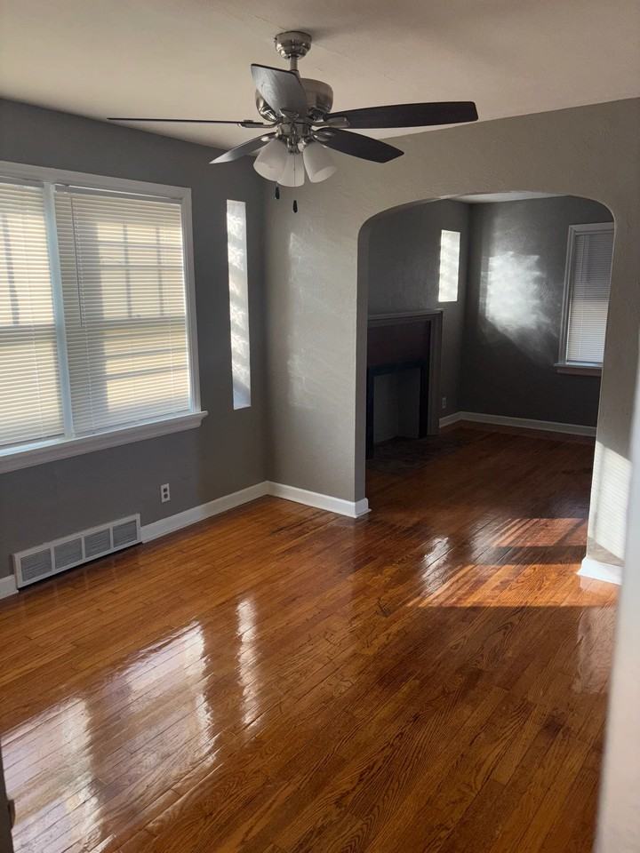 1534 Orchid Ave - Photo 3 of 10