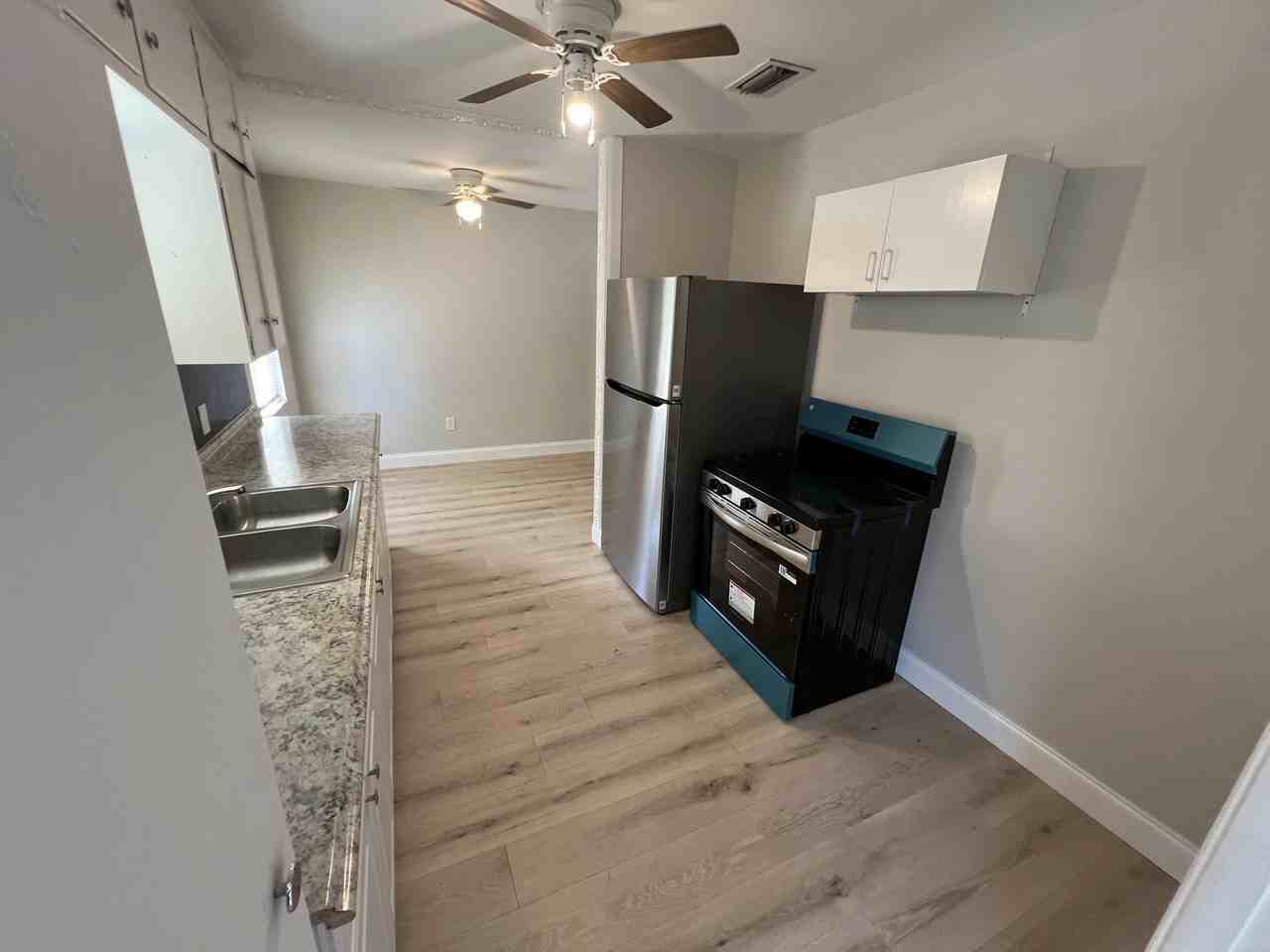 1622 N J St - Photo 4 of 20