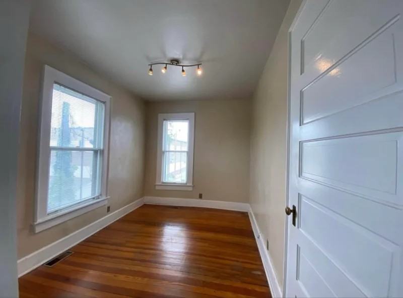 616 Se 3rd St - Photo 4 of 9