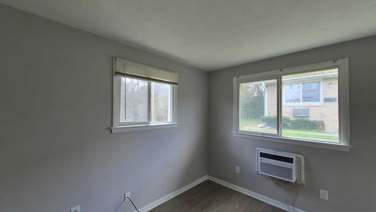 250 E Nottingham Rd #3 - Photo 2 of 8