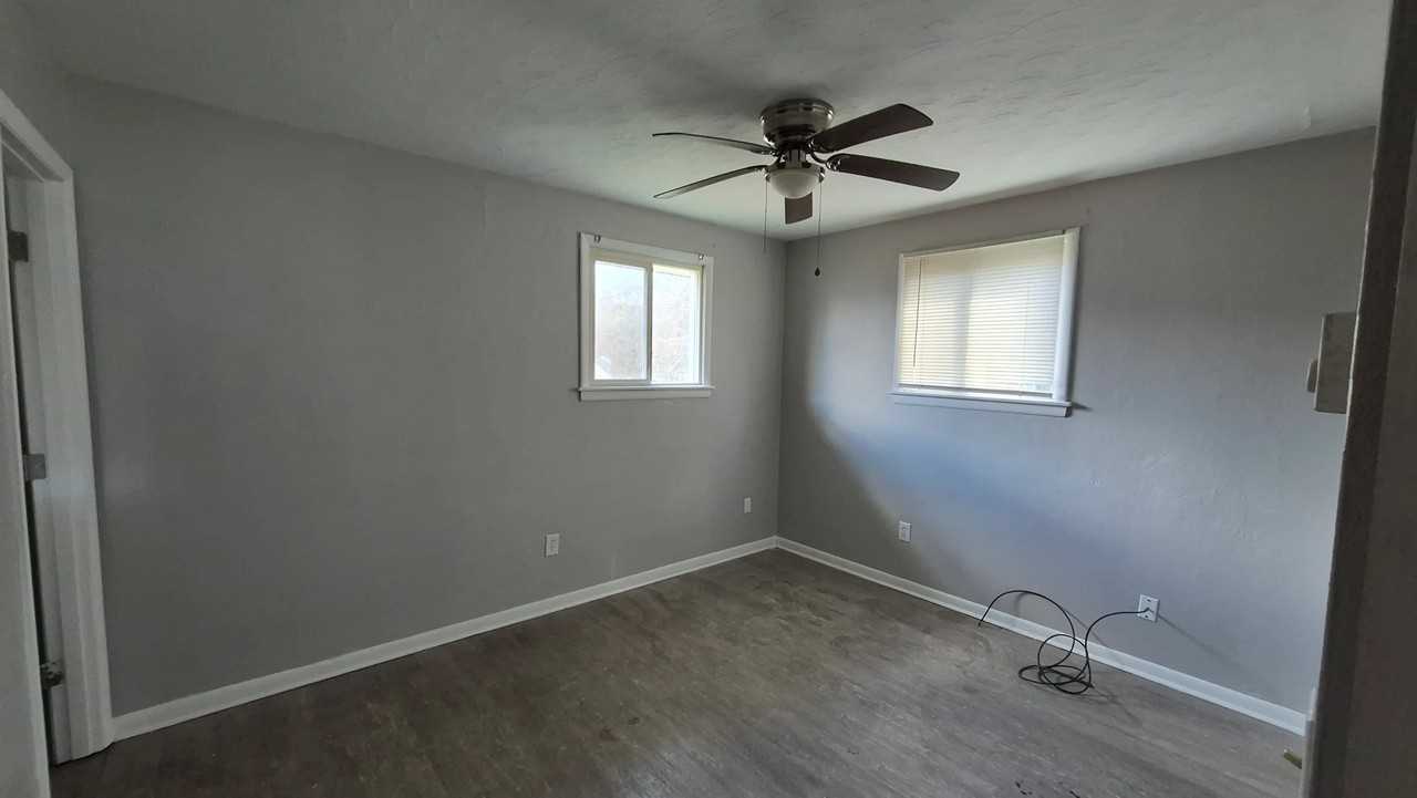 250 E Nottingham Rd #3 - Photo 3 of 8