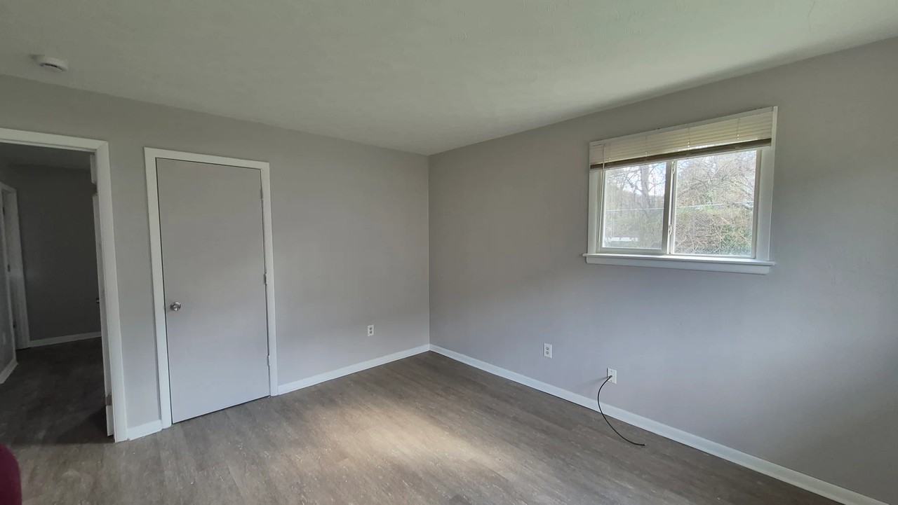 250 E Nottingham Rd #3 - Photo 4 of 8