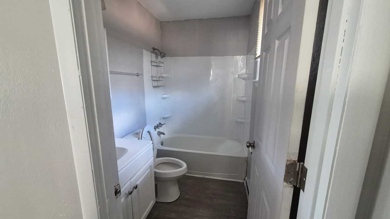 250 E Nottingham Rd #3 - Photo 5 of 8