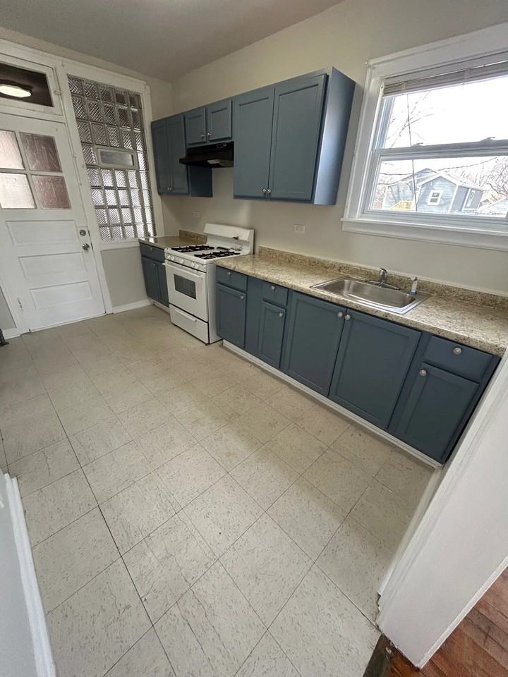 5345 W Hirsch St #2 - Photo 3 of 5