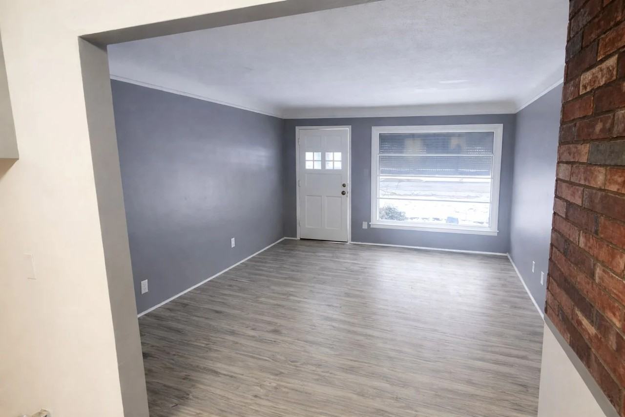 3846 E 189th St - Photo 4 of 6