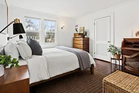 142 Oldfield Rd - Photo 6 of 20