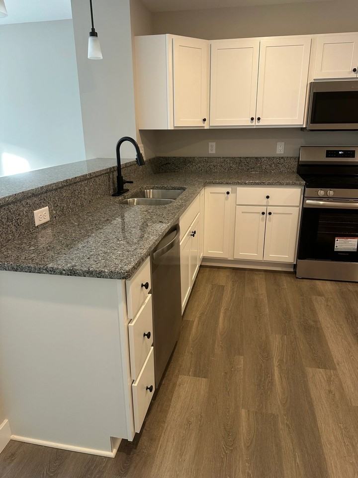 1316 Luke Ln - Photo 3 of 10