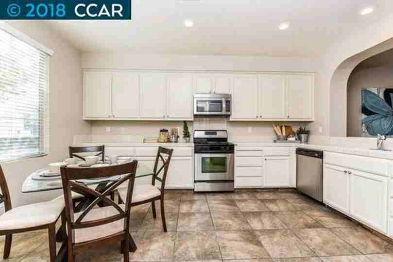 1309 Amaryllis Cir - Photo 2 of 20