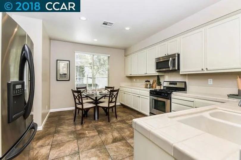 1309 Amaryllis Cir - Photo 3 of 20