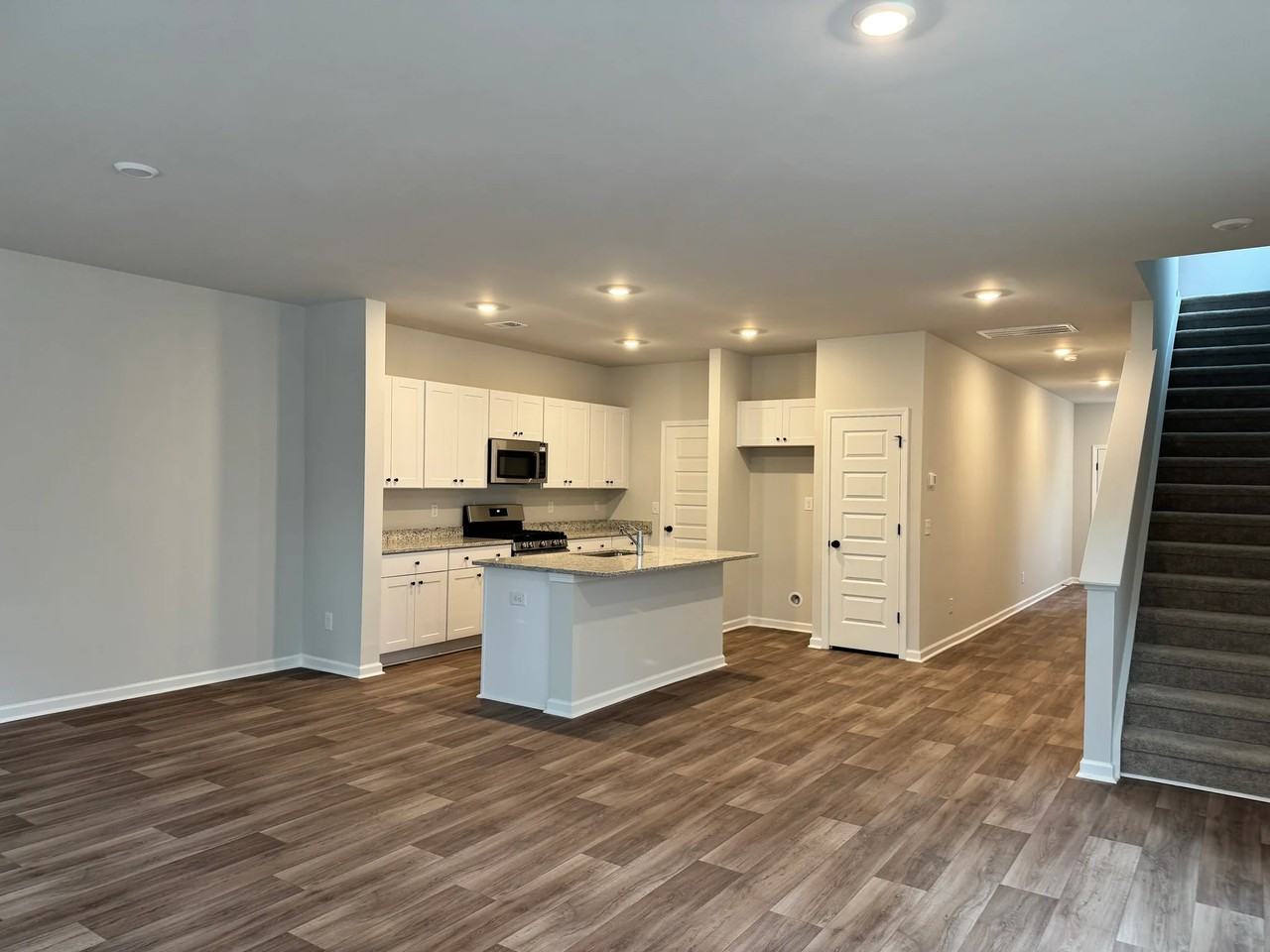 210 Barnwood Ln - Photo 4 of 12