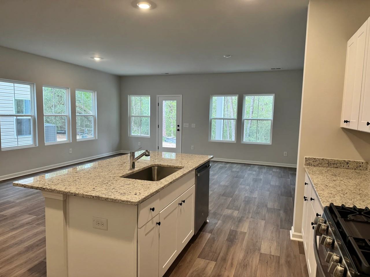 210 Barnwood Ln - Photo 5 of 12