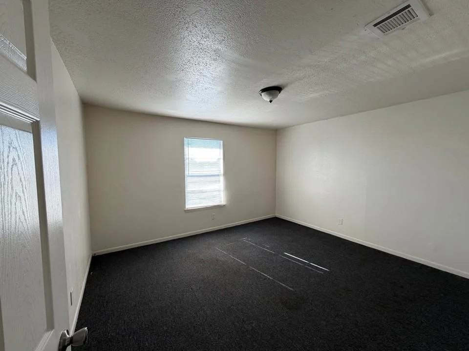 200 S Mott St #10 - Photo 4 of 6